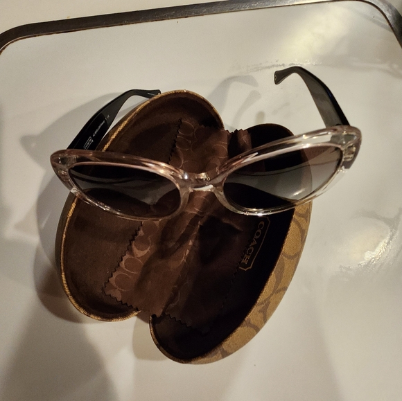 Coach Sunglasses...no scratches w case - Picture 3 of 3